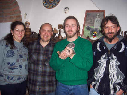 Yuna, Saverio Mariotti, Federico Vinattieri e Massimiliano Fè con una cucciola della cuocciolata di aprile 2006